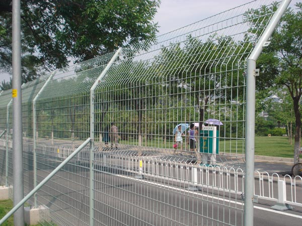 公路防护网 公路防护栏  公路护栏网