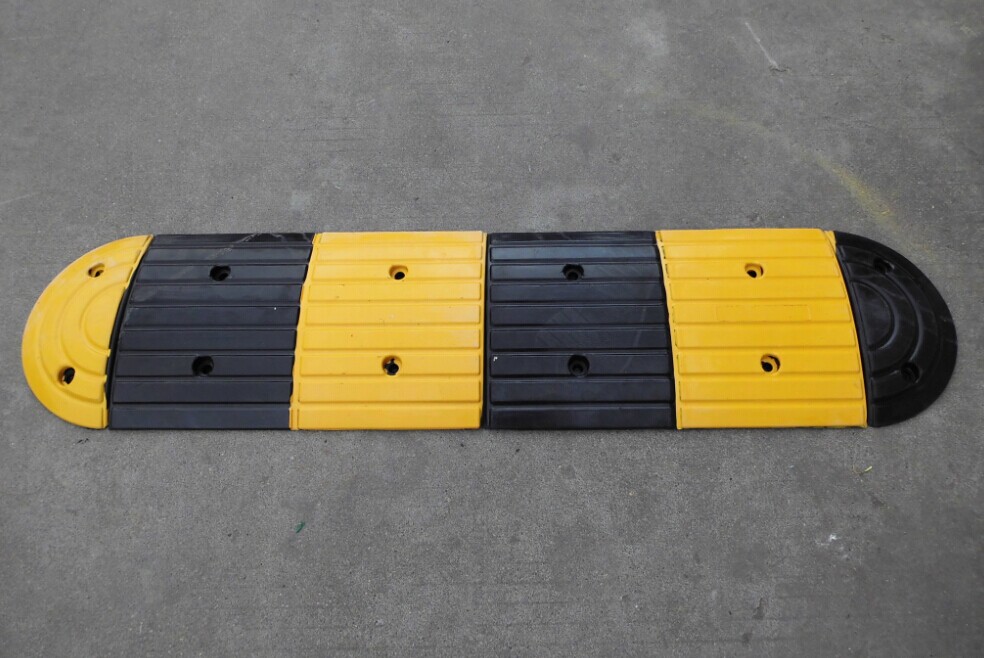 供应优质橡胶减速带、橡胶路拱、道路减速垫