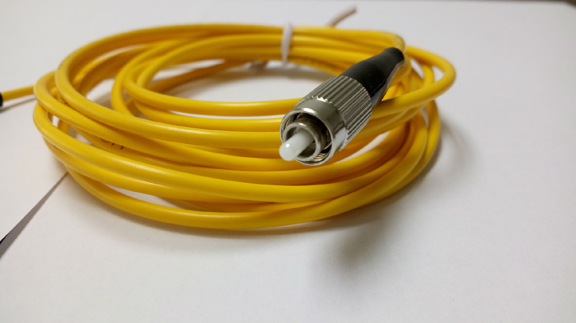 供应汉信 FC接头 单模单芯光纤跳线 尾纤 国标1.5米长 线径3mm