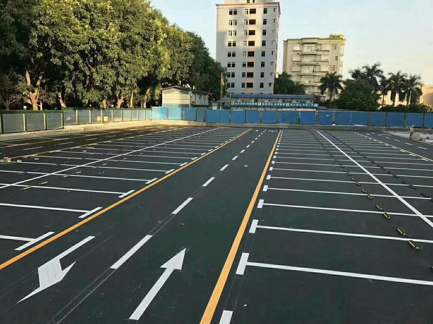东莞工业园区划车位线_长安厂区划消防通道道路划线